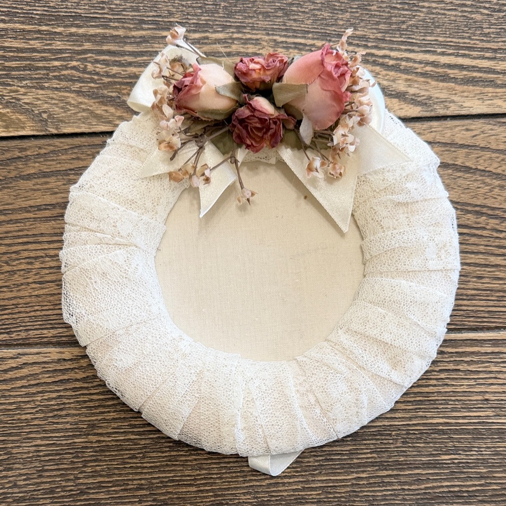 Charming Cream Wreath with Pink Accents antique style